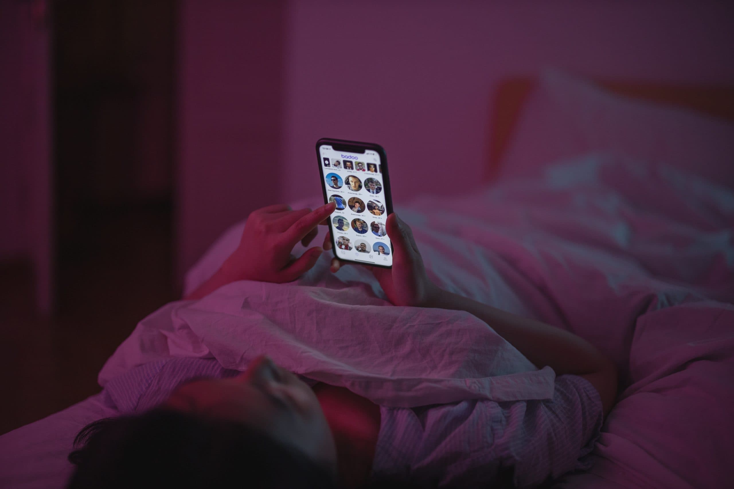 LOVOO, Tinder & Co. - Flirting Via App.