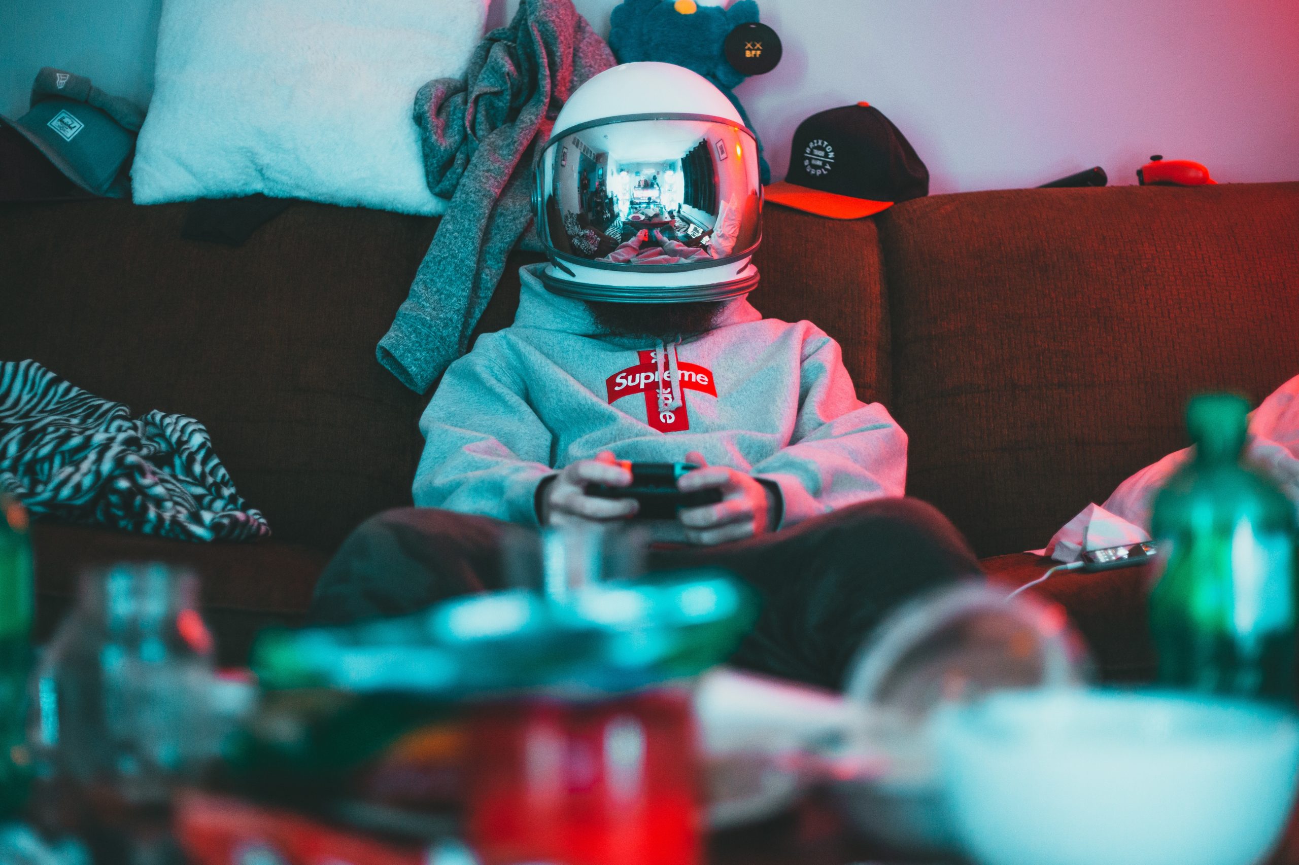 Photo by Erik Mclean: https://www.pexels.com/photo/focused-person-in-virtual-reality-casque-playing-in-video-game-7360389/